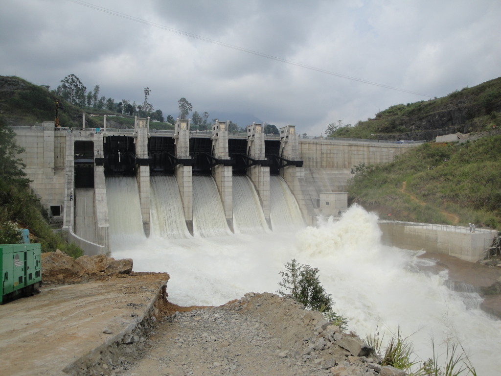 Spilling_Upper_Kotmale_Dam